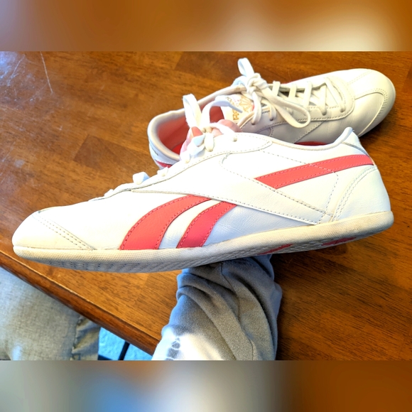 Reebok Classic white/pink shoes - Picture 10 of 15